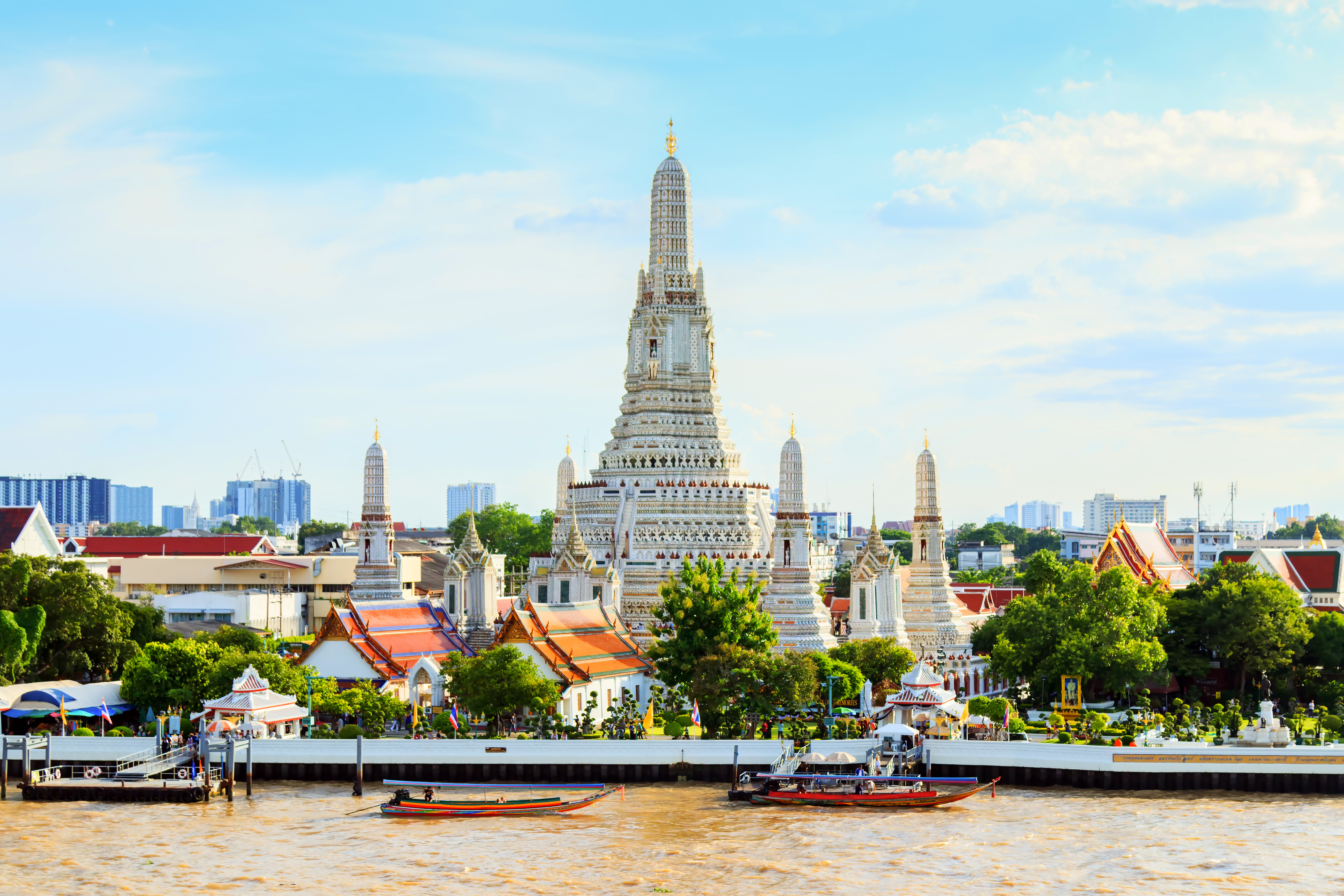 wat arun a famous tourist attraction in thailand