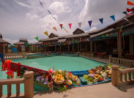 Experience traditional Southern Thai culture at The Village in Andamanda Phuket, featuring a floating market, local performances, and delicious cuisine like Massaman curry, Mee Hokkien noodles, and mango sticky rice. Perfect for families to explore food, shopping, and cultural highlights.